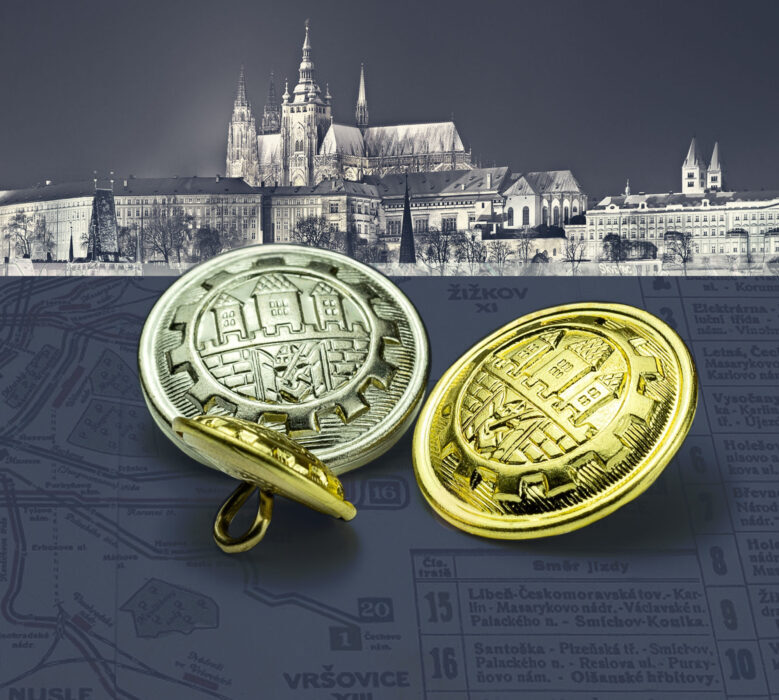 Historické kovové knoflíky Dopravního podniku hlavního města Prahy